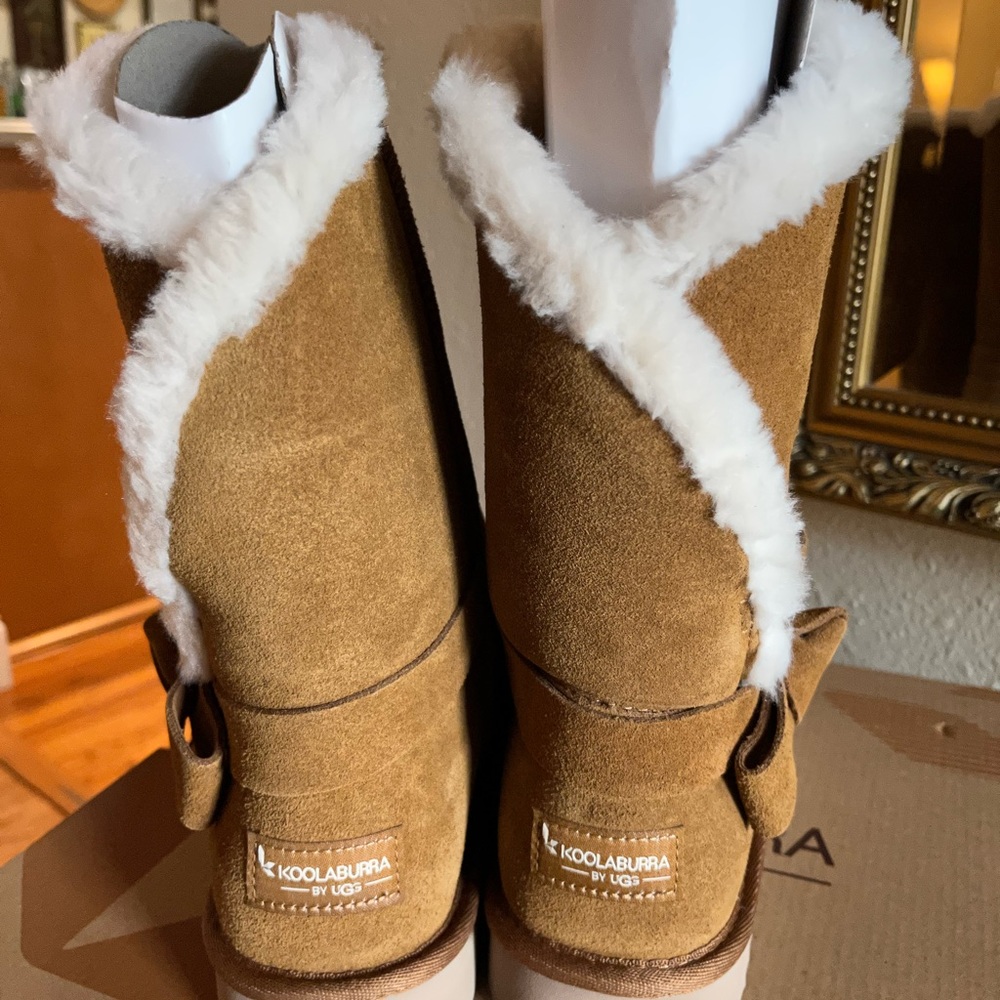 Boots - Picture 3 of 5